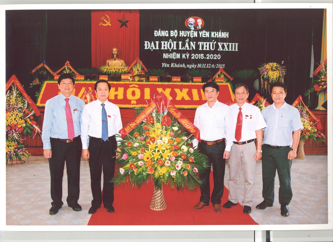 Quỹ Đầu tư phát triển NB chúc mừng Đại hội Đảng bộ huyện Yên Khánh lần thứ XXIII nhiệm kỳ 2015 - 2020